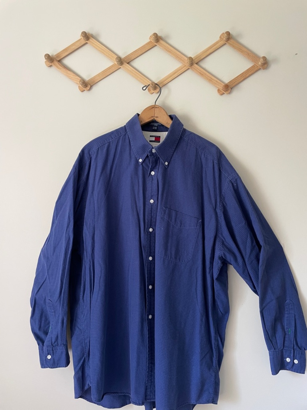 Tommy Hilfiger Navy Blue Button-Down Dress Shirt, size 17 1/2, 34-35